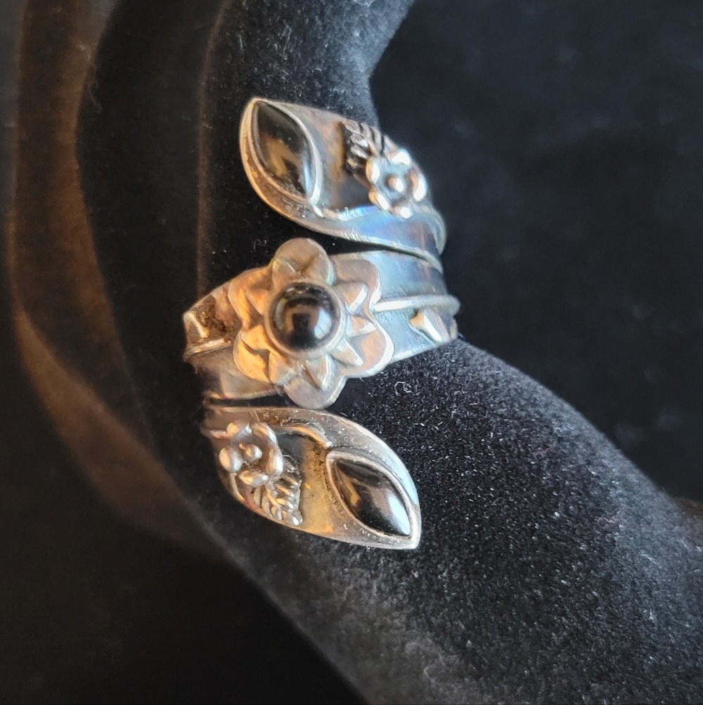 Black Onyx Elegant 925 Silver Floral Bypass Ring
